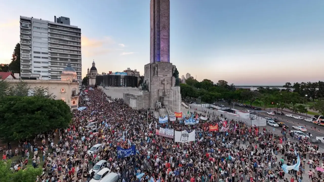 Sindicatos y organizaciones marcharán contra la presencia de Milei en Rosario: "Persona no grata"