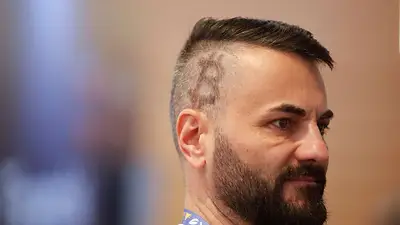 Ni mohicano, ni hongo: estudiantes cumplen orden de corte de cabello en El Salvador Ni mohicano, ni hongo: estudiantes cumplen orden de corte de cabello en El Salvador