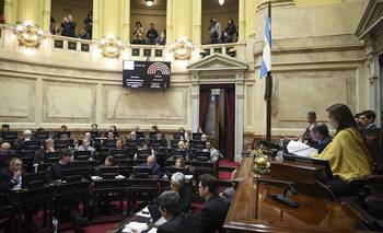 Otra derrota de Milei: senadores aprobaron la ley de financiamiento universitario | Sesión caliente 