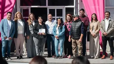 Quintela entregó microemprendimientos a pequeños productores riojanos y reforzó su compromiso con el empleo en la región Quintela entregó microemprendimientos a pequeños productores riojanos y reforzó su compromiso con el empleo en la región