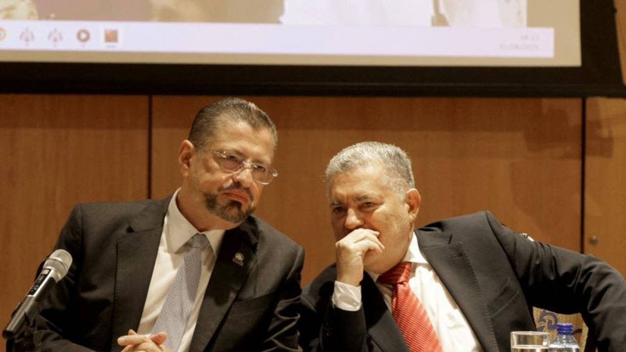 Presidente de Costa Rica llama "montaje" a acusación por corrupción que lo expone a perder inmunidad
