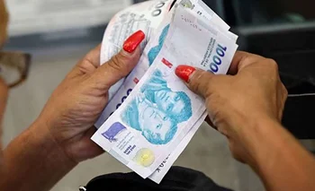 Advierten que 2 de cada 3 argentinos agota sus ingresos diez días antes de fin de mes | Endeudamiento familiar