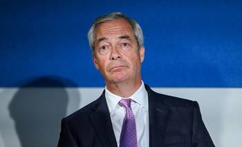 El británico Farage presenta un plan de "deportación masiva" de solicitantes de asilo | Reino
