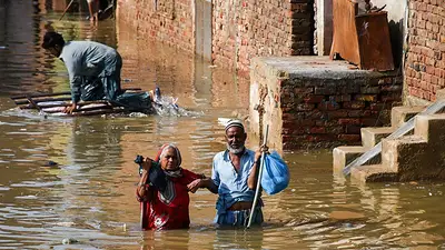 Lago formado por corrimiento de tierras amenaza con inundaciones "catastróficas" en Pakistán Lago formado por corrimiento de tierras amenaza con inundaciones "catastróficas" en Pakistán