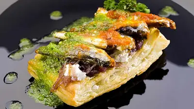 Tostada de sardina y vegetales Tostada de sardina y vegetales