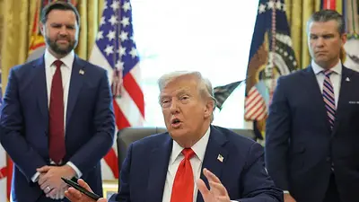 Trump ordena perseguir a quienes quemen o profanen la bandera de EEUU Trump ordena perseguir a quienes quemen o profanen la bandera de EEUU