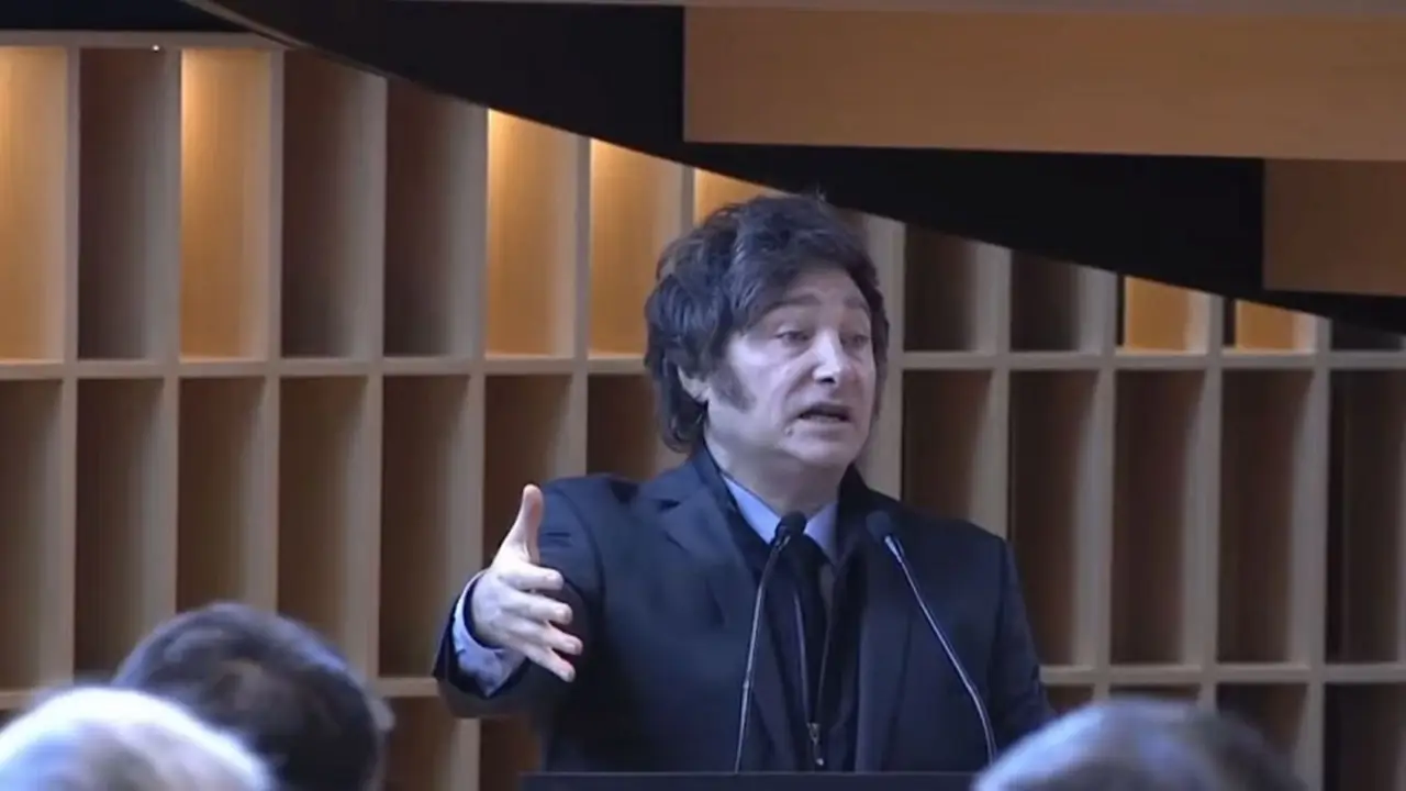 En medio del escándalo de coimas, Milei sorprendió con una anécdota: "Hay que discutir la mía"