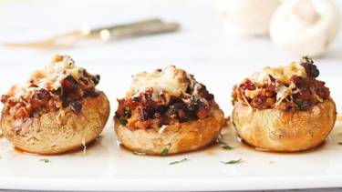 La receta de los champiñones rellenos de carne: una entrada elegante para acompañar la cena
