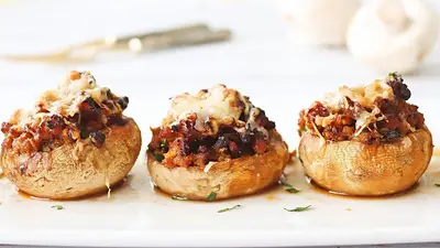 Cómo es la receta de los champiñones rellenos de carne. Cómo es la receta de los champiñones rellenos de carne.