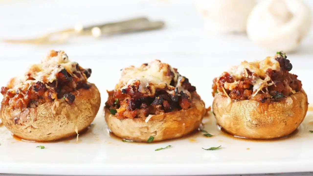 Cómo es la receta de los champiñones rellenos de carne. 