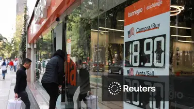 Peso mexicano retrocede por avance global del dólar, bolsa cae desde máximo histórico Peso mexicano retrocede por avance global del dólar, bolsa cae desde máximo histórico
