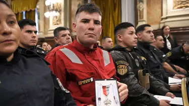 Kicillof distinguió a oficiales de la Policía por su participación en procedimiento de alto riesgo
