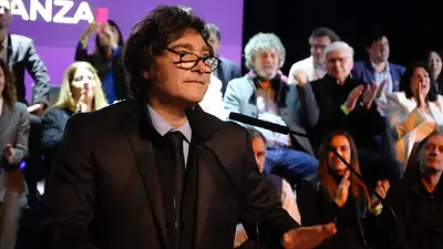 En Junin, Milei repitió todo su repertorio anti k y aludió al escándalo de coimas con un lapsus: "Les estamos afanando los choreos" En Junin, Milei repitió todo su repertorio anti k y aludió al escándalo de coimas con un lapsus: "Les estamos afanando los choreos"