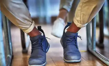 Qué significa mover la pierna de forma involuntaria | Salud
