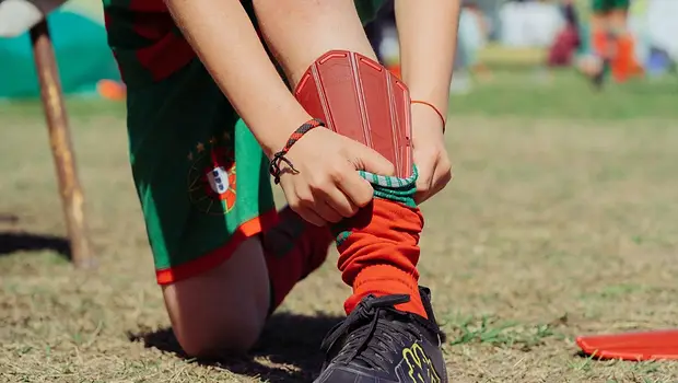 Hizo una canillera con un balde y 6 años después su diseño le llegó a Messi | Historias de vida