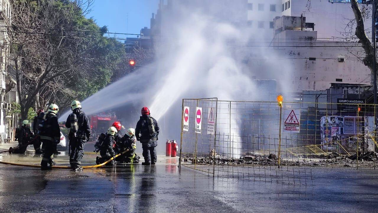 Alerta por escape de gas en Palermo: rompieron un caño maestro en una obra