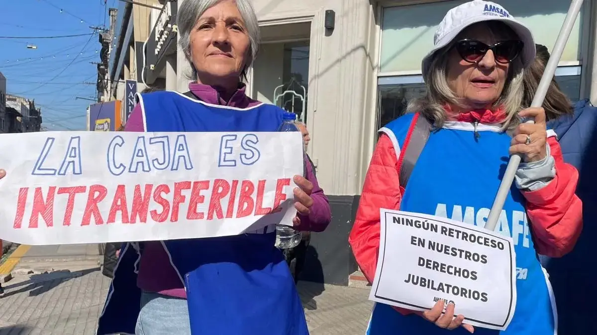 Reclamos de docentes santafesinos al gobierno de Pullaro. 