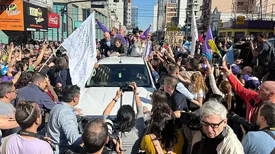 Repudiaron a los Milei y Espert en Lomas de Zamora: la caravana tuvo que irse Repudiaron a los Milei y Espert en Lomas de Zamora: la caravana tuvo que irse