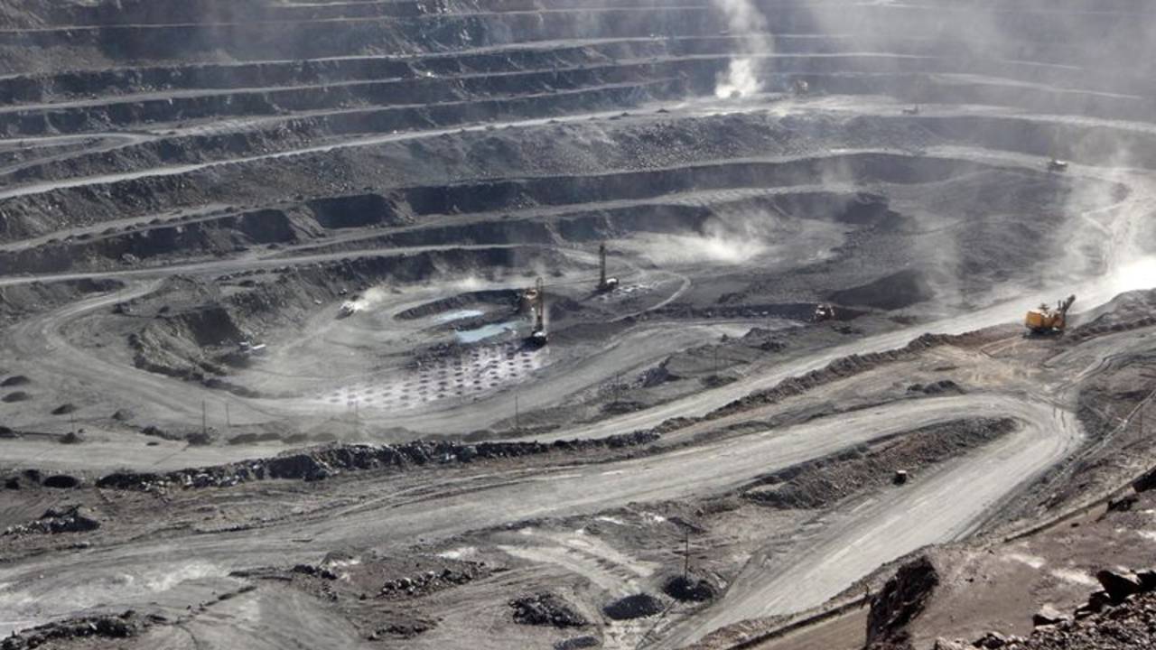 Malasia dice que China está dispuesta a prestar asistencia en el procesamiento de tierras raras