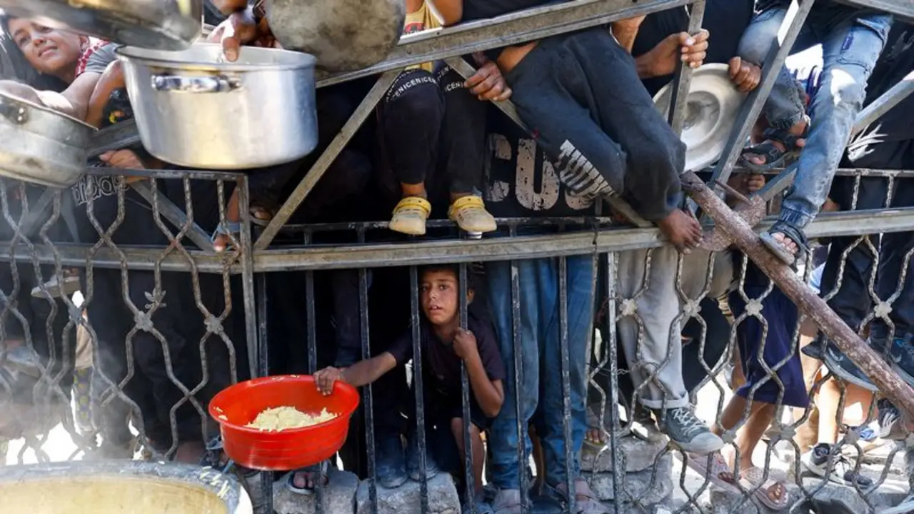 Un ligero aumento de la ayuda alimentaria no acabará con la hambruna en Gaza, según la jefa del PMA