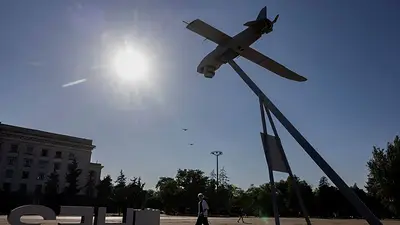 Rusia desmiente un artículo que afirma que sus drones sobrevuelan rutas de armamento de EEUU en Alemania Rusia desmiente un artículo que afirma que sus drones sobrevuelan rutas de armamento de EEUU en Alemania