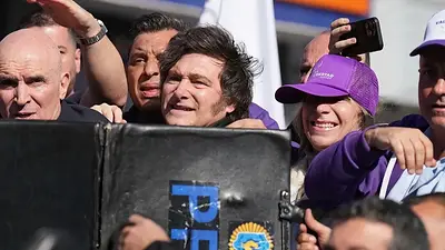 El Financial Times definió la frustrada caravana de Milei: "Indignación pública" El Financial Times definió la frustrada caravana de Milei: "Indignación pública"