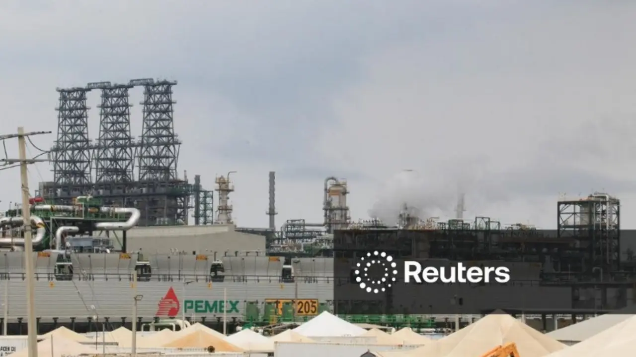 Refinería mexicana de Minatitlán vuelve a operar, Olmeca sigue parada: según fuentes