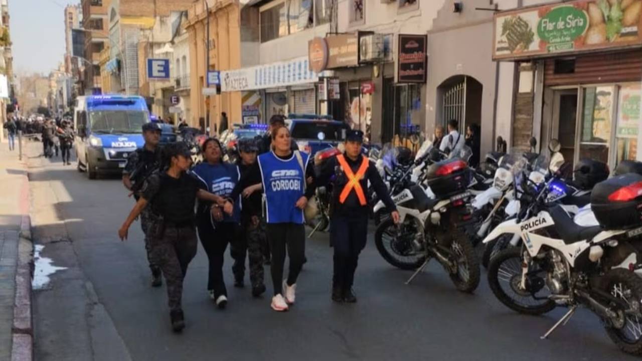 Detuvieron a 15 personas en una protesta en Ciudad de Córdoba