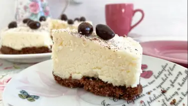 Sin azúcar ni harina: la tarta de coco que se hace rápido y con pocos ingredientes