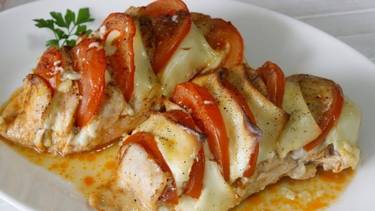 Receta sin harina: rolls de pollo bañados en queso, deliciosos y fáciles