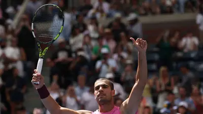 Alcaraz supera problema de rodilla y alcanza la cuarta ronda del Abierto de EEUU Alcaraz supera problema de rodilla y alcanza la cuarta ronda del Abierto de EEUU