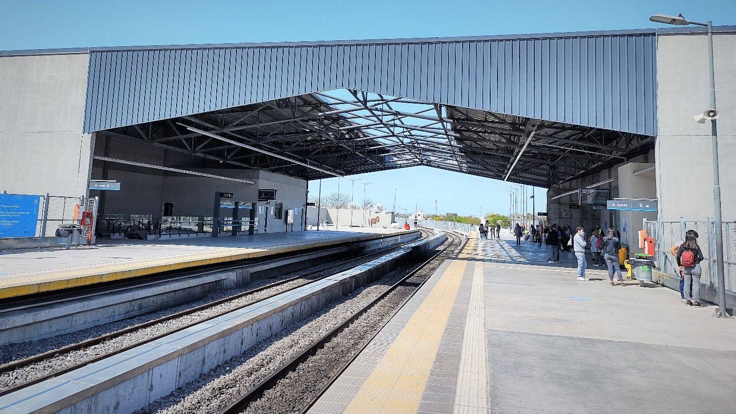Colapsó una escalera mecánica en una estación del Belgrano Sur: hay más de 10 heridos