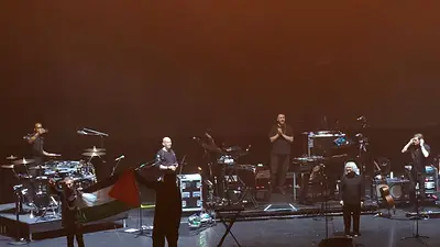 Singapur prohíbe reingreso de Massive Attack tras mostrar una bandera palestina en un concierto Singapur prohíbe reingreso de Massive Attack tras mostrar una bandera palestina en un concierto