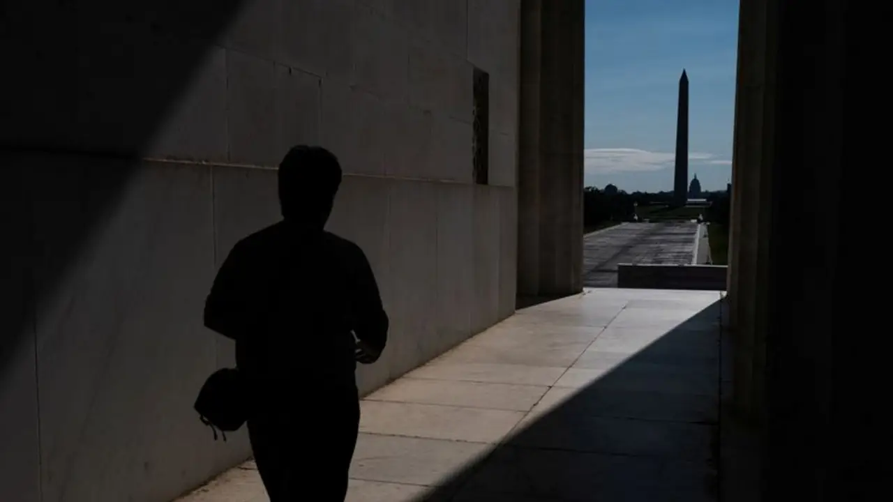 Trump cuestiona conclusiones de su Ministerio de Justicia sobre Estanque Reflectante en Washington