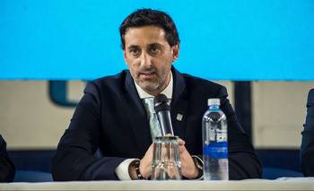 Histórico: hinchas de Racing insultaron a Milito por primera vez | Racing club