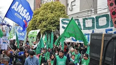 Marcha docente en Santa Fe contra el aumento por decreto de Pullaro: "Despreciado" Marcha docente en Santa Fe contra el aumento por decreto de Pullaro: "Despreciado"
