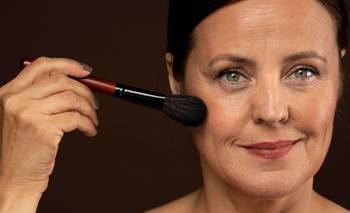  Los tres consejos para verte más joven con maquillaje post 60 | Belleza