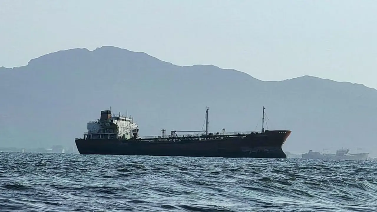 Seis petroleros saudíes cambian de rumbo en el golfo de Adén: datos de seguimiento de buques