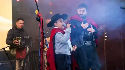 Emoción en el folklore por un nene cantor: "Adoro a mi celeste y blanca" Emoción en el folklore por un nene cantor: "Adoro a mi celeste y blanca"