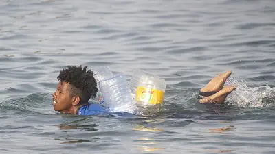 España destinará 25 millones de euros a Ceuta para atender a los menores migrantes España destinará 25 millones de euros a Ceuta para atender a los menores migrantes