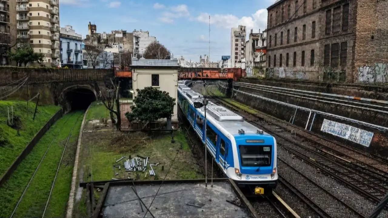 El túnel secreto que nadie conoce de Buenos Aires: pasan por arriba miles de personas, pero pocos saben que conecta Once con Puerto Madero