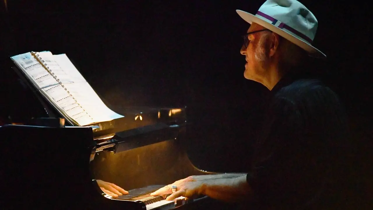  Ludovico Einaudi.