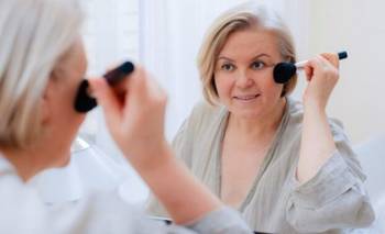 Ideal para mujeres +60: cómo maquillarse para tener una piel luminosa y natural | Belleza