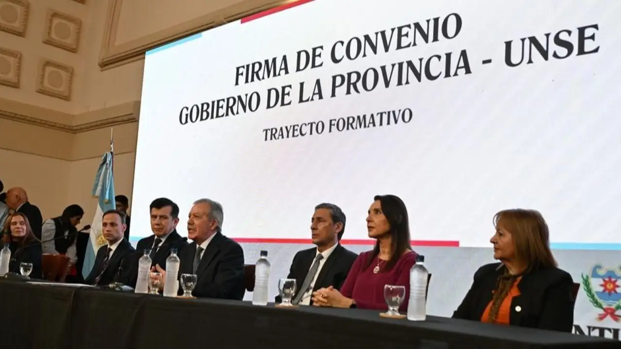 Mientras CTERA le hace paro a Milei, Santiago del Estero capacitará a más de mil docentes para cubrir cargos jerárquicos
