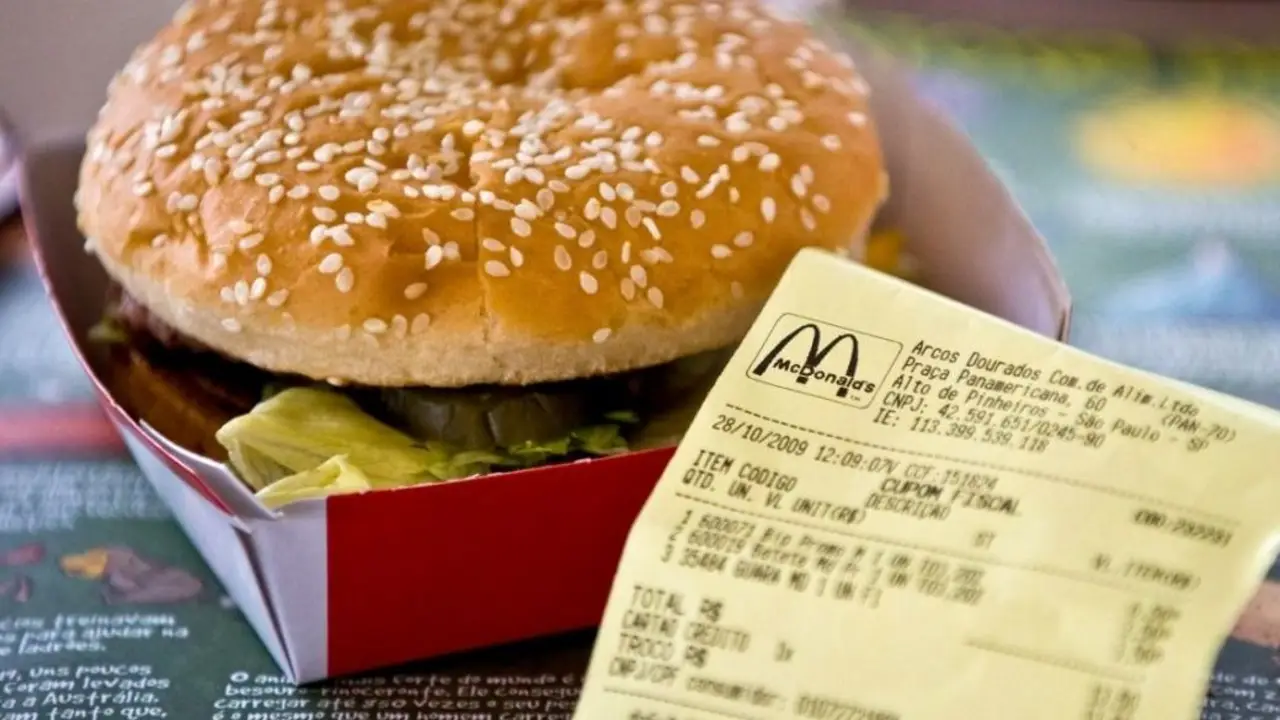 El Índice Big Mac confirma el atraso cambiario que Milei se niega a reconocer