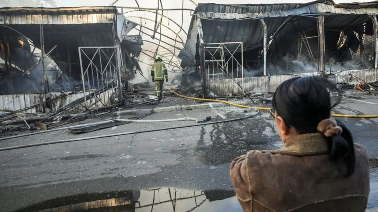 Explosión destruye auto de fabricante ruso de drones, hiriéndole a él y matando a su conductor