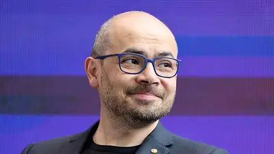 Google reorganiza equipo directivo de IA tras cambio de funciones del CEO de DeepMind Google reorganiza equipo directivo de IA tras cambio de funciones del CEO de DeepMind