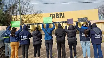Una histórica empresa textil de Catamarca despidió a 80 trabajadores por WhatsApp Una histórica empresa textil de Catamarca despidió a 80 trabajadores por WhatsApp