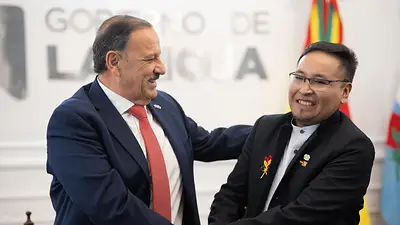 Lazos estratégicos: Quintela se reunió con la comunidad boliviana y ratificó la integración de La Rioja con el país vecino Lazos estratégicos: Quintela se reunió con la comunidad boliviana y ratificó la integración de La Rioja con el país vecino