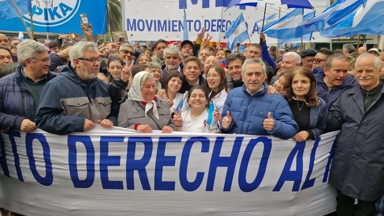El peronismo marchó contra la ley de Tierras: "Quiere partir la Patria en pedacitos", alertó Kicillof